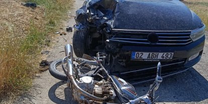 Otomobil ile motosiklet çarpıştı: 2 ağır yaralı