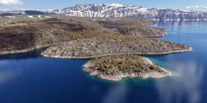 Nemrut Krater Gölü’nde turizm sezonu açıldı