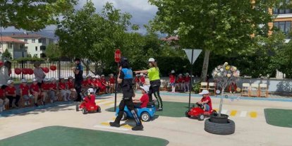 Miniklere uygulamalı trafik eğitimi