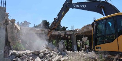 Bodrum’da 45 kaçak yapı yıkıldı