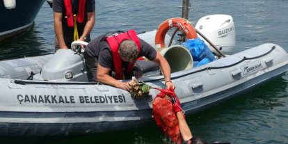 Çanakkale Yat Limanı’nda yüzey ve dip temizliği