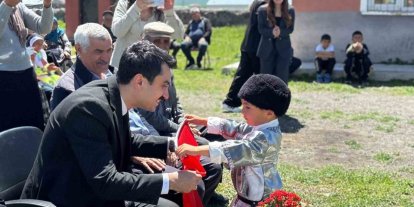 Kars’ta köy ilkokulunda yıl sonu coşkusu