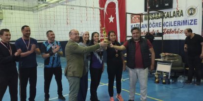 Şehit öğretmen anısına düzenlenen voleybol turnuvası sona erdi