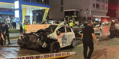 Atakum’da kontrolden çıkan otomobil karşı şeride geçti: 5 yaralı