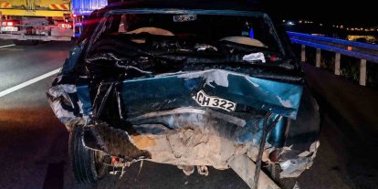 Bankette duran otomobile çarpan araç hurdaya döndü: 6 yaralı