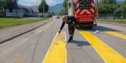 Trafik güvenliği için kasisler boyandı