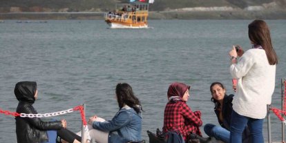 1700 rakımdaki doğa harikası göl turistlerin ilgi odağı