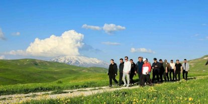 Vali Karakaya, Sütey Yaylası’nda doğa yürüyüşü yaptı