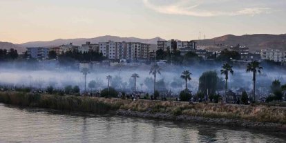 Cizre’de mangal dumanı nehir üzerinde sis görünümü oluşturdu
