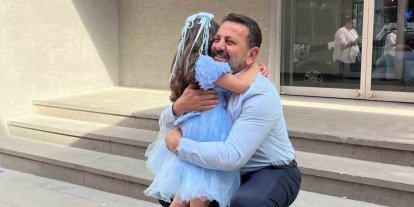 İl Müdürü İlhan, koruyucu aile çocuğunun heyecanına ortak oldu