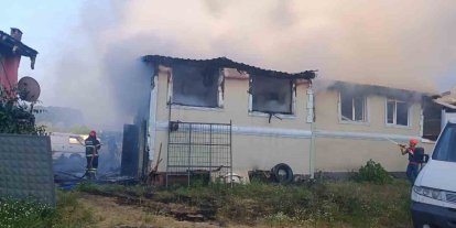 İki katlı ahşap ev alevlere teslim oldu