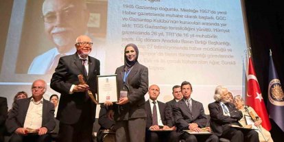 Duayen Gazeteci Ağar’a "Meslekte 50 Yıl Onur Ödülü" verildi