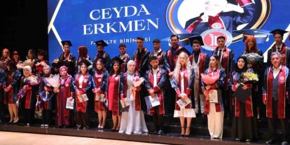 Geleceğin iletişimcileri mezuniyet heyecanı yaşadı