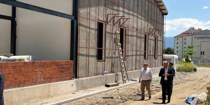 Başkan Kavaklıgil, Tosya Düğün Salonu’daki çalışmaları inceledi