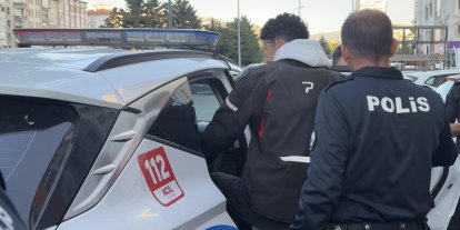 Polis ekipleri kız arkadaşına zarar vereceği iddia edilen şahsı yakaladı
