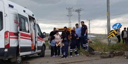 Kars’ta 2 araç çarpıştı: 3’ü çocuk 5 kişi yaralandı