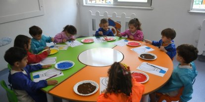 Kuşadası’ndaki Çocuk Gelişim Merkezi yazın da hizmet vermeye devam ediyor