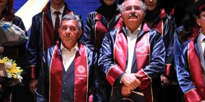 Yarım asrı devirdiler, cüppe giyip mezun oldular