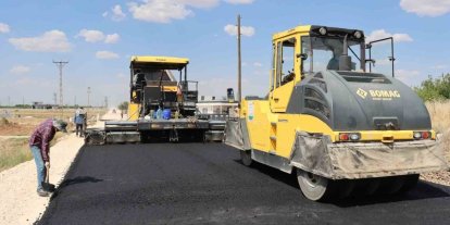 Şanlıurfa’da 14 kilometrelik grup yolunda asfalt seferberliği