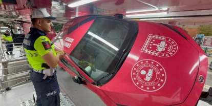 Gençler emniyet kemerinin önemini atılan takla sonrası anladı