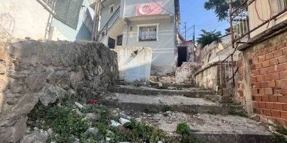 İzmir’de eski koca dehşeti: Kezzap attığı eski karısı öldü, kızı ise yaşam savaşında