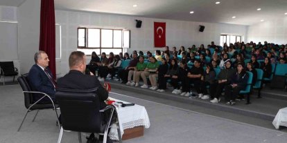 ERÜ Rektörü Altun, Develi’de öğrenciler ile buluştu