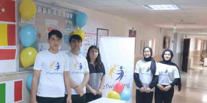 Sivas merkezli 6 ülkede 16 öğretmen iş birliğinde gençler dijital çağa hazırlanıyor