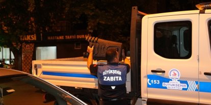Denizli’de zabıta ekiplerinden seyyar satıcı operasyonu