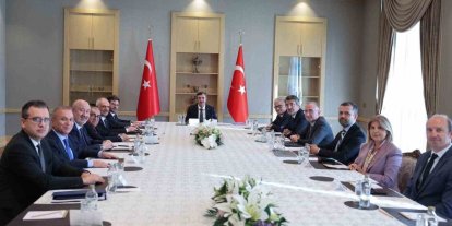 Cumhurbaşkanı Yardımcısı Yılmaz, Cumhurbaşkanlığı Ekonomi Politikaları Kurulu üyeleriyle bir araya geldi