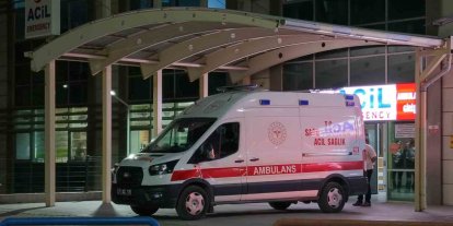 Bıçaklı kavgada kan aktı: 2 arkadaş ağır yaralandı