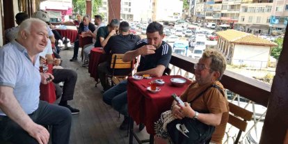 Niksar’da yaşayan 1 metrelik adam ilçenin neşe kaynağı oldu