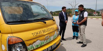 Tokat Belediyesi’nde çöp taksi direksiyonuna kadın eli değdi