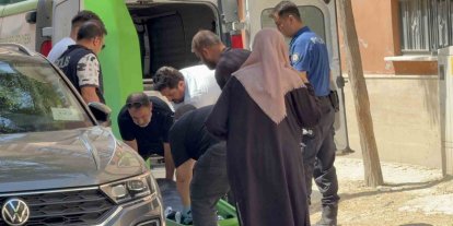 Seslendikleri annelerini yatağında cansız buldular