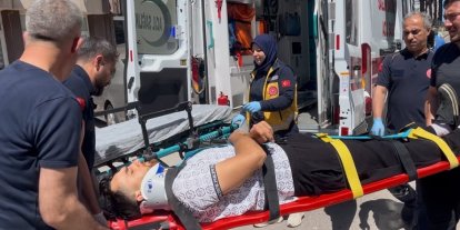 Sinop’ta otomobil kapısına çarpan motosikletli yaralandı