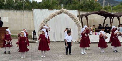 Kur’an kursu öğrencilerinin hazırladığı programa yoğun ilgi