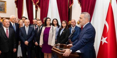 Bakan Fidan, Bulgaristan’daki Türk iş insanları ve siyasetçilerle bir araya geldi