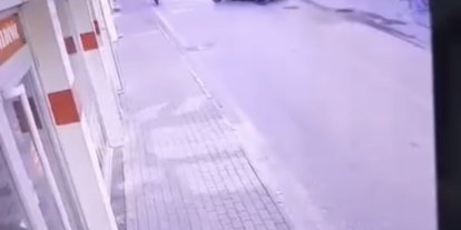 Bursa’da ilginç kaza...Yapay zeka değil, gerçek kaza görüntüsü