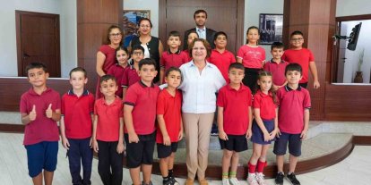 Başkan Gençay, minik misafirlerini ağırladı