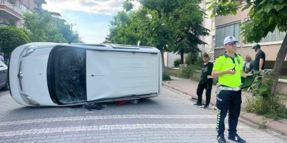 Tavşanlı’da otomobil yan yattı: 2 yaralı