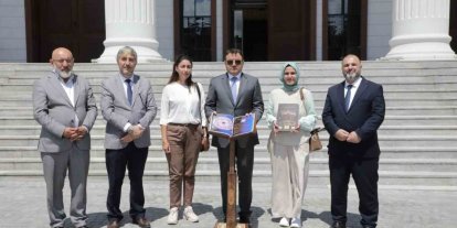 Kütahya Ulu Camii’nde ’Karekodlu Dijital Rehber Sistemi’ hizmete girdi