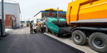 Tarsus’ta 23 sokakta sıcak asfalt çalışması
