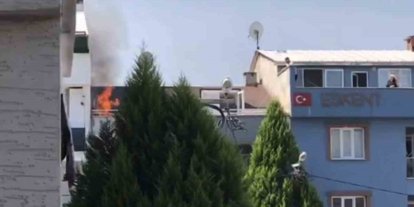 Bursa’da çatı yangını büyümeden söndürüldü