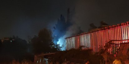 Seramik parçaları satılan iş yerinde yangın