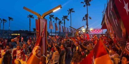 Bandırma’da Galatasaray’ın 26. şampiyonluğu coşkuyla kutlandı