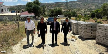 Kaymakam Aslan, deprem konutlarında incelemelerde bulundu