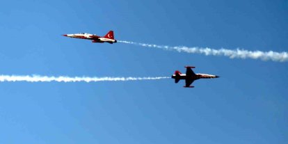 Türk Yıldızları’ndan göz kamaştıran prova uçuşu