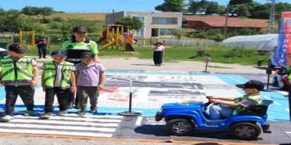 Sinop’ta jandarmadan miniklere uygulamalı trafik eğitimi