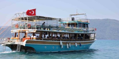 Muğla Büyükşehir Belediyesi şehit aileleri ve gazileri tekne gezisi düzenledi