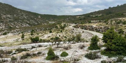 Uşak’ın yüksek kesimlerinde dolu yağışı etkili oldu