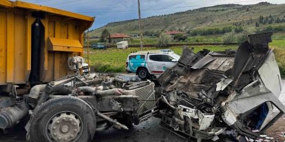 Kayseri’de hafriyat kamyonu ile lokomotif çarpıştı: 2 yaralı